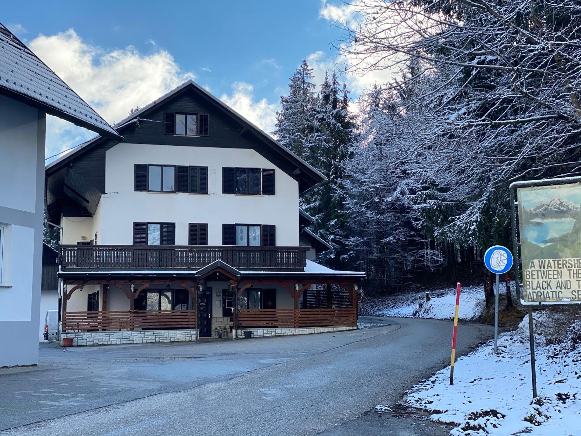 Guest House Kmecki Hram Fortuna Idrija Exterior foto